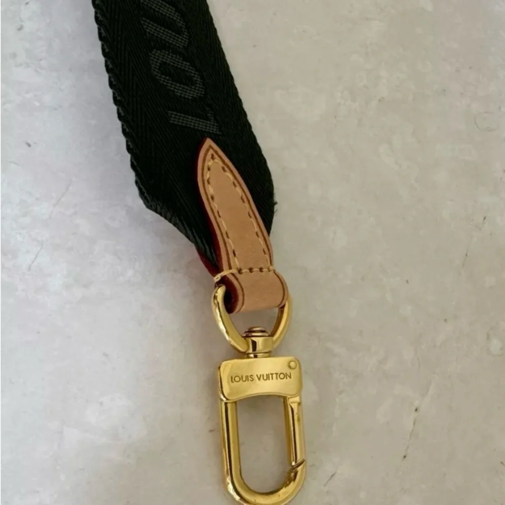 Louis Vuitton bandouliere strap with Gold Buckle - Picture 2 of 7